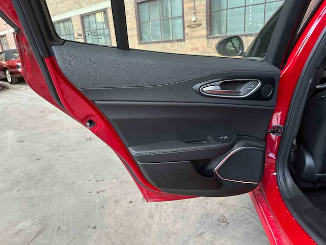 Alfa romeo giulia 2.0 280pk 2023 - afbeelding 28 van  49