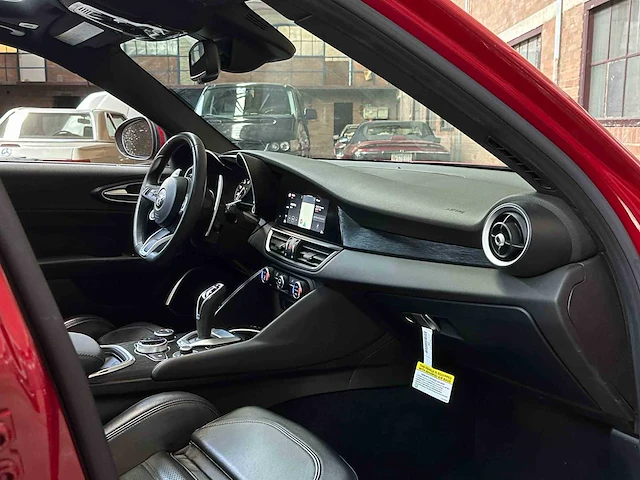 Alfa romeo giulia 2.0 280pk 2023 - afbeelding 32 van  49