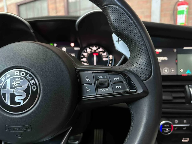 Alfa romeo giulia 2.0 280pk 2023 - afbeelding 17 van  49