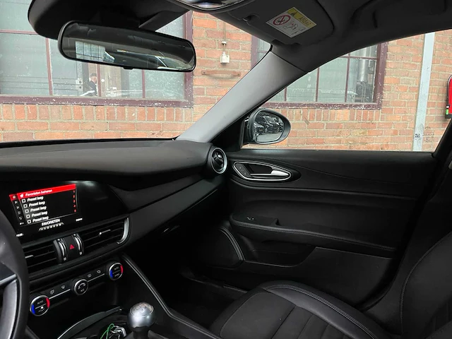 Alfa romeo giulia 2.2 super 150pk 2018 (origineel-nl), rn-969-g - afbeelding 11 van  42