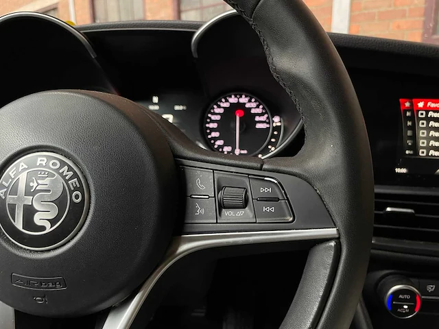 Alfa romeo giulia 2.2 super 150pk 2018 (origineel-nl), rn-969-g - afbeelding 15 van  42