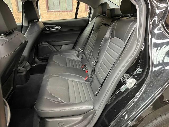 Alfa romeo giulia 2.2 super 150pk 2018 (origineel-nl), rn-969-g - afbeelding 32 van  42