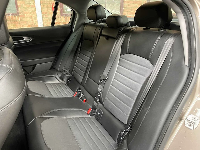 Alfa romeo giulia 2.2 super 179pk 2017, rp-249-p - afbeelding 42 van  56