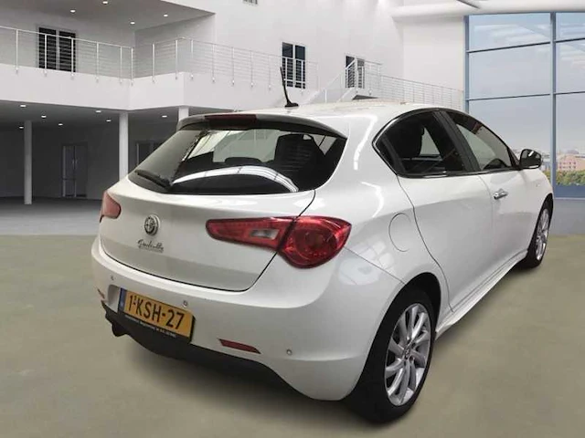 Alfa romeo giulietta 1.4 t business executive automaat; 1-ksh-27 - afbeelding 2 van  9