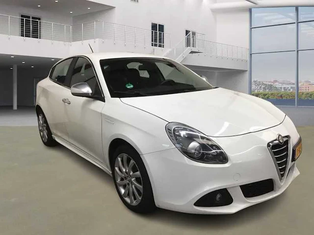 Alfa romeo giulietta 1.4 t business executive automaat; 1-ksh-27 - afbeelding 3 van  9