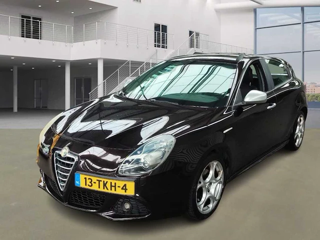 Alfa romeo giulietta 1.4 t distinctive; 13-tkh-4 - afbeelding 1 van  12