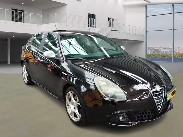 Alfa romeo giulietta 1.4 t distinctive; 13-tkh-4 - afbeelding 6 van  12