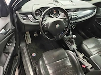 Alfa romeo giulietta 1.4 t distinctive; 13-tkh-4 - afbeelding 9 van  12