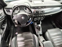 Alfa romeo giulietta 1.4 t distinctive; 13-tkh-4 - afbeelding 10 van  12
