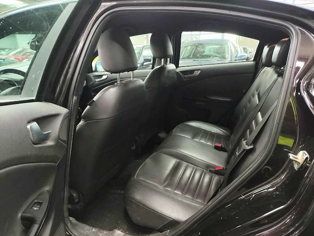 Alfa romeo giulietta 1.4 t distinctive; 13-tkh-4 - afbeelding 11 van  12