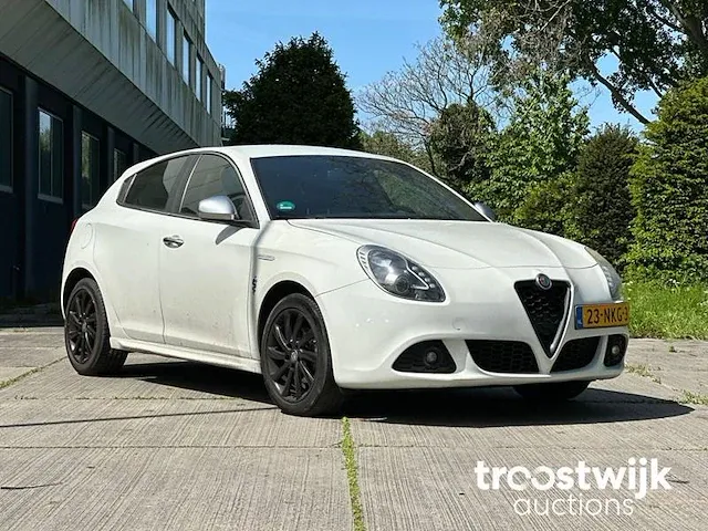 Alfa romeo giulietta 1.4 t distinctive, 23-nkg-3 - afbeelding 10 van  16