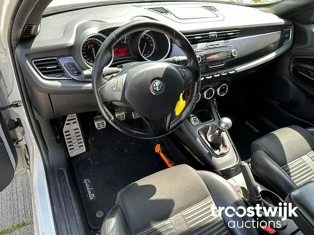 Alfa romeo giulietta 1.4 t distinctive, 23-nkg-3 - afbeelding 13 van  16