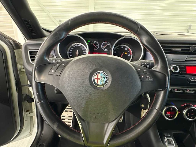 Alfa romeo giulietta 1.4 t distinctive, nk-504-g - afbeelding 12 van  16