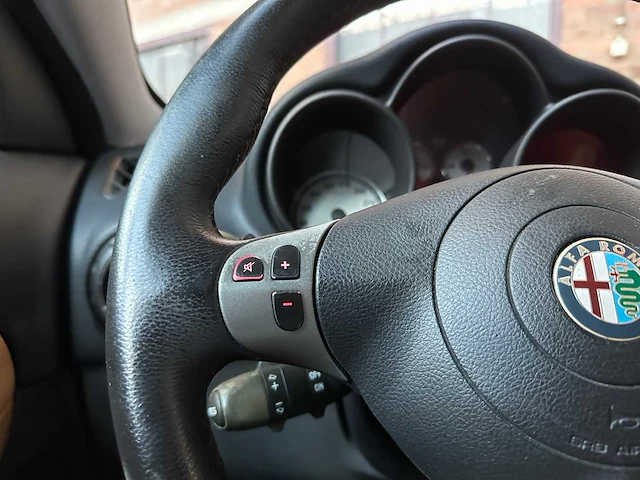 Alfa romeo gt 3.2 v6 240pk 2004 -youngtimer- - afbeelding 13 van  37