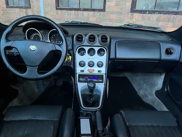 Alfa romeo spider 1.8-16v t.spark 144pk 1998, 27-zf-ng -youngtimer- - afbeelding 24 van  47