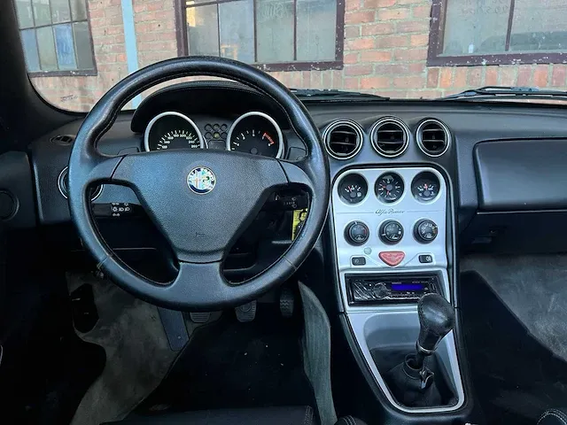 Alfa romeo spider 1.8-16v t.spark 144pk 1998, 27-zf-ng -youngtimer- - afbeelding 25 van  47