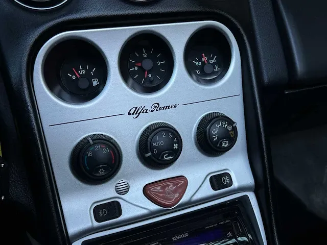 Alfa romeo spider 1.8-16v t.spark 144pk 1998, 27-zf-ng -youngtimer- - afbeelding 32 van  47