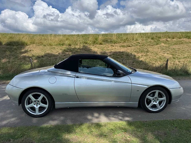 Alfa romeo spider 2.0-16v t.spark lage km stand 09-lsh-8 - afbeelding 3 van  45