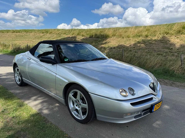 Alfa romeo spider 2.0-16v t.spark lage km stand 09-lsh-8 - afbeelding 6 van  45