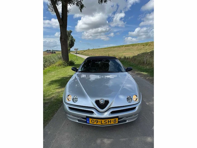 Alfa romeo spider 2.0-16v t.spark lage km stand 09-lsh-8 - afbeelding 15 van  45