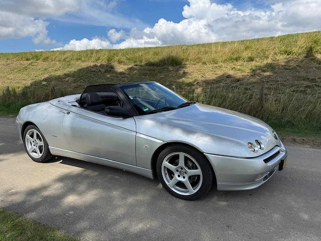 Alfa romeo spider 2.0-16v t.spark lage km stand 09-lsh-8 - afbeelding 20 van  45