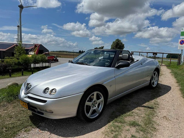 Alfa romeo spider 2.0-16v t.spark lage km stand 09-lsh-8 - afbeelding 22 van  45