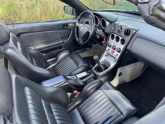 Alfa romeo spider 2.0-16v t.spark lage km stand 09-lsh-8 - afbeelding 24 van  45