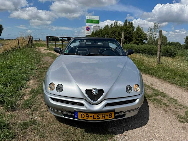 Alfa romeo spider 2.0-16v t.spark lage km stand 09-lsh-8 - afbeelding 27 van  45