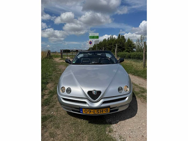 Alfa romeo spider 2.0-16v t.spark lage km stand 09-lsh-8 - afbeelding 28 van  45