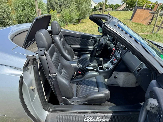 Alfa romeo spider 2.0-16v t.spark lage km stand 09-lsh-8 - afbeelding 32 van  45