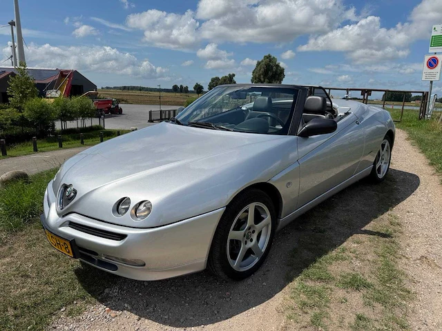Alfa romeo spider 2.0-16v t.spark lage km stand 09-lsh-8 - afbeelding 33 van  45