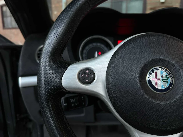 Alfa romeo spider 2.2 jts exclusive 185pk 2008, s-904-zx youngtimer - afbeelding 16 van  40