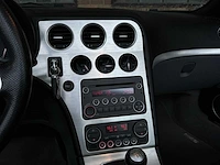 Alfa romeo spider 2.2 jts exclusive 185pk 2008, s-904-zx youngtimer - afbeelding 22 van  40