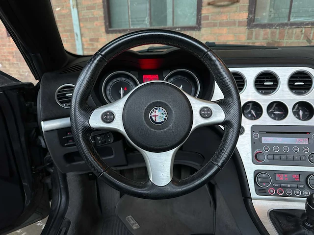 Alfa romeo spider 2.2 jts exclusive 185pk 2008, s-904-zx youngtimer - afbeelding 13 van  40