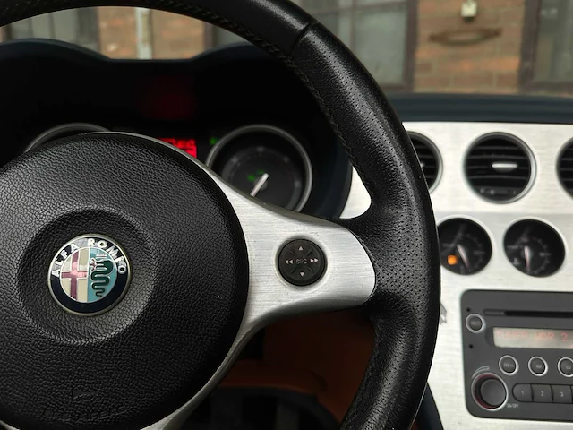 Alfa romeo spider 2.4 jtdm 200pk 2007 - afbeelding 15 van  36