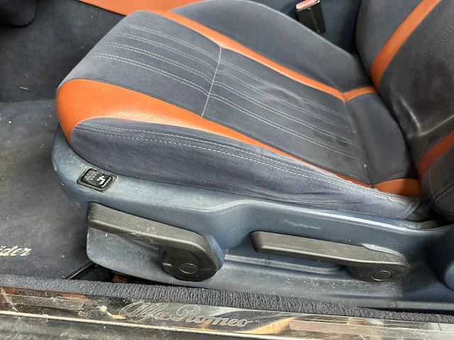 Alfa romeo spider 2.4 jtdm 200pk 2007 - afbeelding 24 van  36