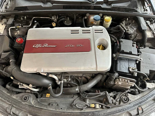 Alfa romeo spider 2.4 jtdm 200pk 2007 - afbeelding 29 van  36