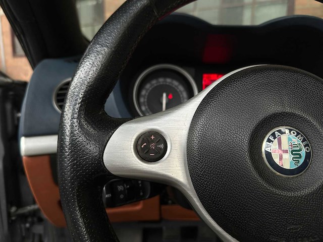 Alfa romeo spider 2.4 jtdm 200pk 2007 - afbeelding 14 van  36
