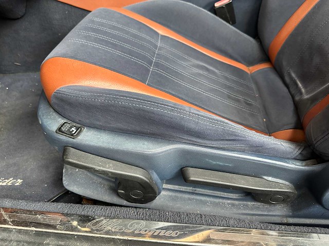 Alfa romeo spider 2.4 jtdm 200pk 2007 - afbeelding 24 van  36