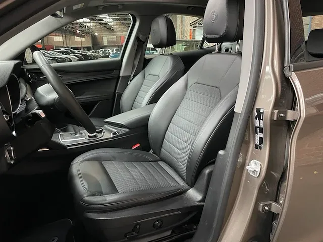 Alfa romeo stelvio 2.0 t awd super 200pk 2018 -orig nl-, sr-834-l - afbeelding 51 van  71