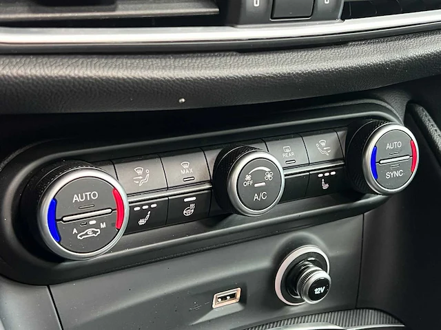 Alfa romeo stelvio 2.2 jtd awd veloce 209pk 2020, j-329-xh - afbeelding 28 van  51