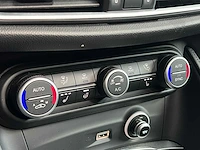 Alfa romeo stelvio 2.2 jtd awd veloce 209pk 2020, j-329-xh - afbeelding 28 van  51