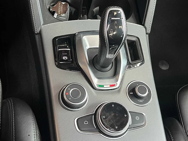 Alfa romeo stelvio 2.2 jtd awd veloce 209pk 2020, j-329-xh - afbeelding 29 van  51