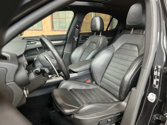 Alfa romeo stelvio 2.2 jtd awd veloce 209pk 2020, j-329-xh - afbeelding 30 van  51