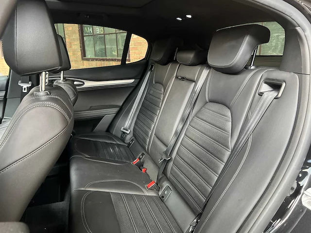 Alfa romeo stelvio 2.2 jtd awd veloce 209pk 2020, j-329-xh - afbeelding 35 van  51