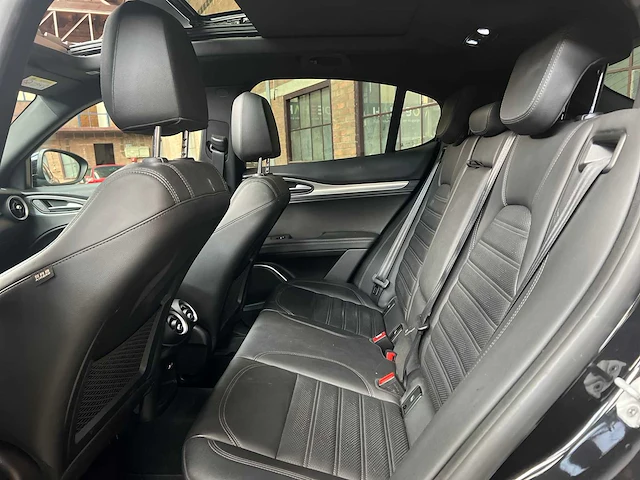 Alfa romeo stelvio 2.2 jtd awd veloce 209pk 2020, j-329-xh - afbeelding 37 van  51