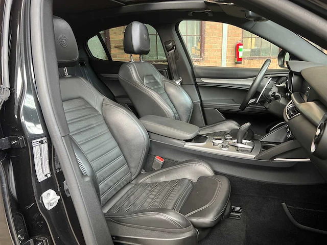 Alfa romeo stelvio 2.2 jtd awd veloce 209pk 2020, j-329-xh - afbeelding 39 van  51
