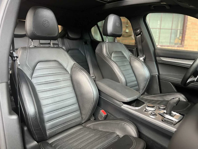 Alfa romeo stelvio 2.2 jtd awd veloce 209pk 2020, j-329-xh - afbeelding 40 van  51