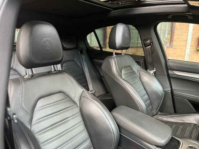 Alfa romeo stelvio 2.2 jtd awd veloce 209pk 2020, j-329-xh - afbeelding 42 van  51