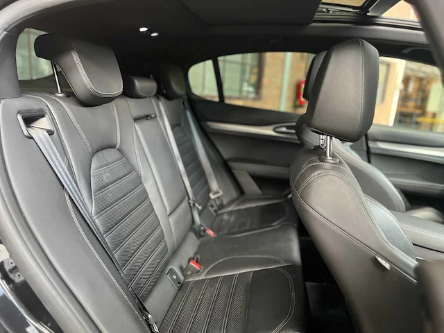 Alfa romeo stelvio 2.2 jtd awd veloce 209pk 2020, j-329-xh - afbeelding 43 van  51